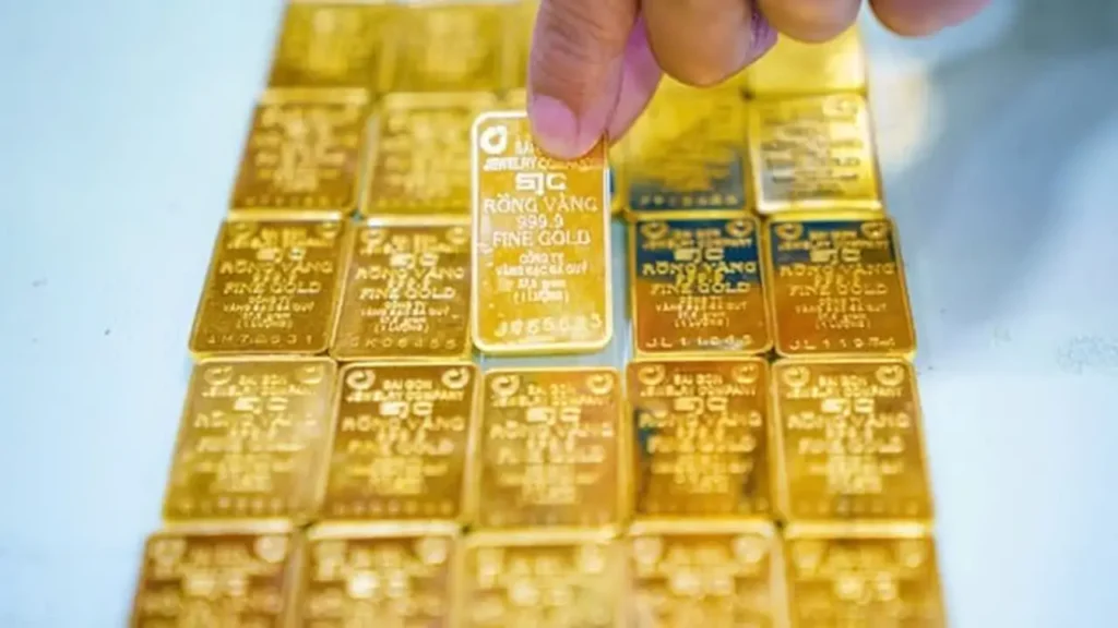 تراجع أسعار الذهب عالميًا لأقل من 5000 دولار وسط ارتفاع سبائك SJC